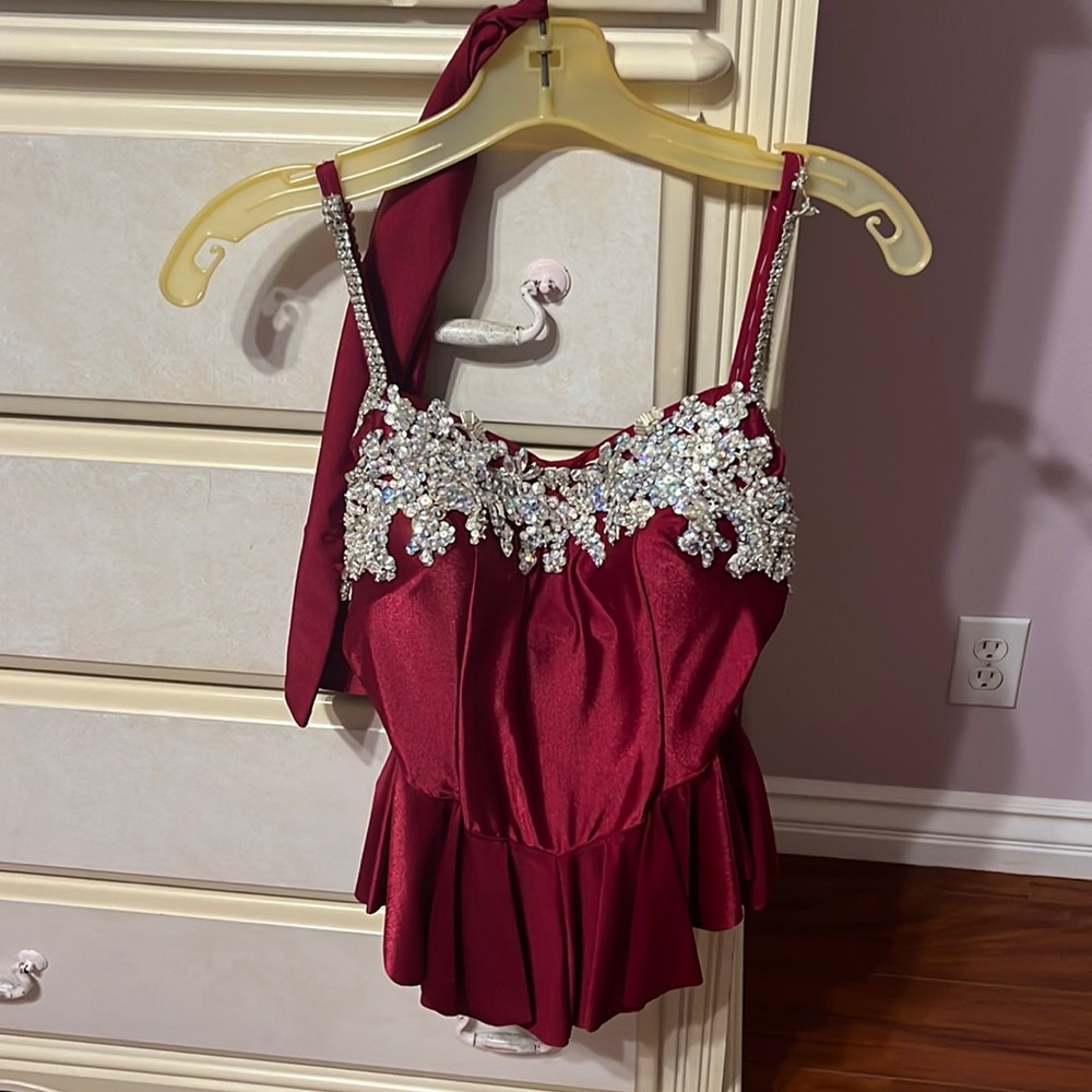 Vintage roller skating red dress. Comes with sleeves.